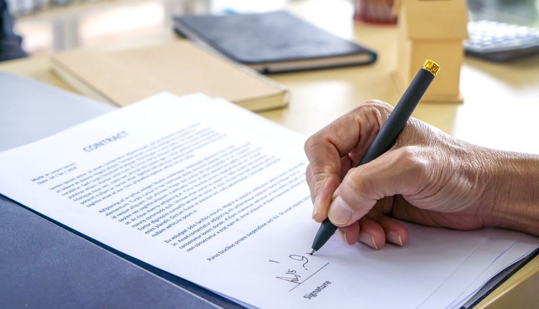 make a will - person signing a will